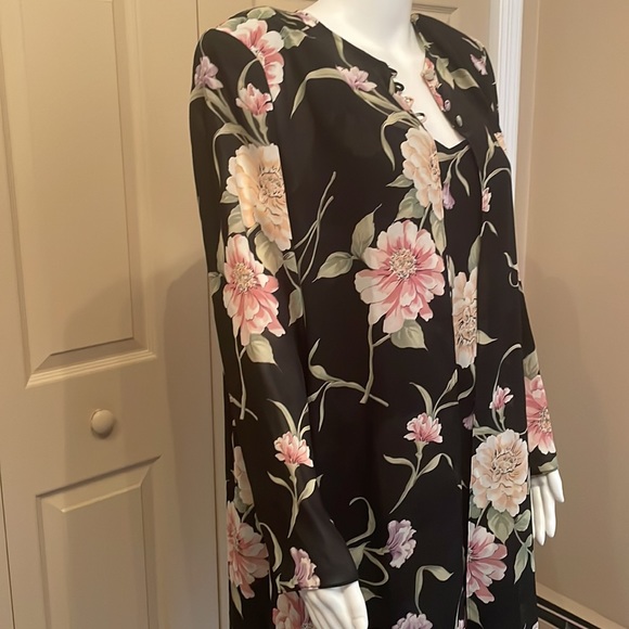 Two piece flower dress and jacket - Picture 3 of 10
